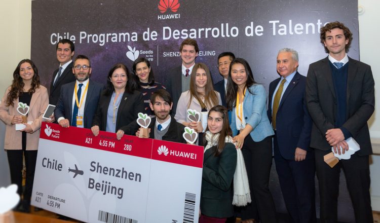 Seis jóvenes chilenos viajarán a China a estudiar materias TIC en casa matriz de Huawei