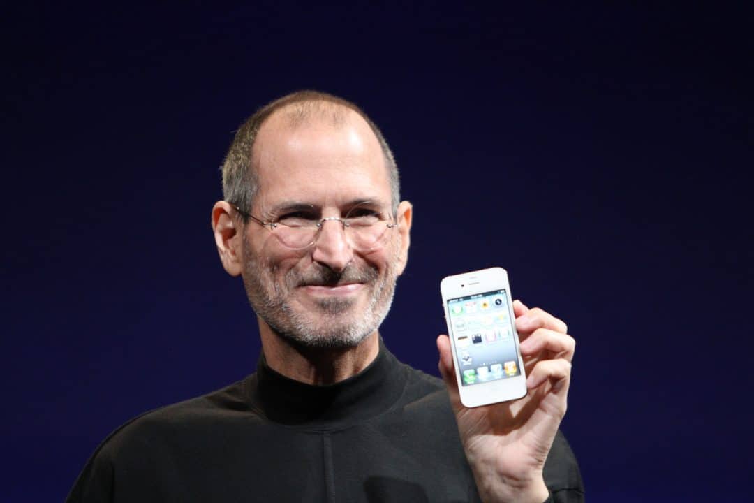 El truco de Steve Jobs para presentar un producto con éxito