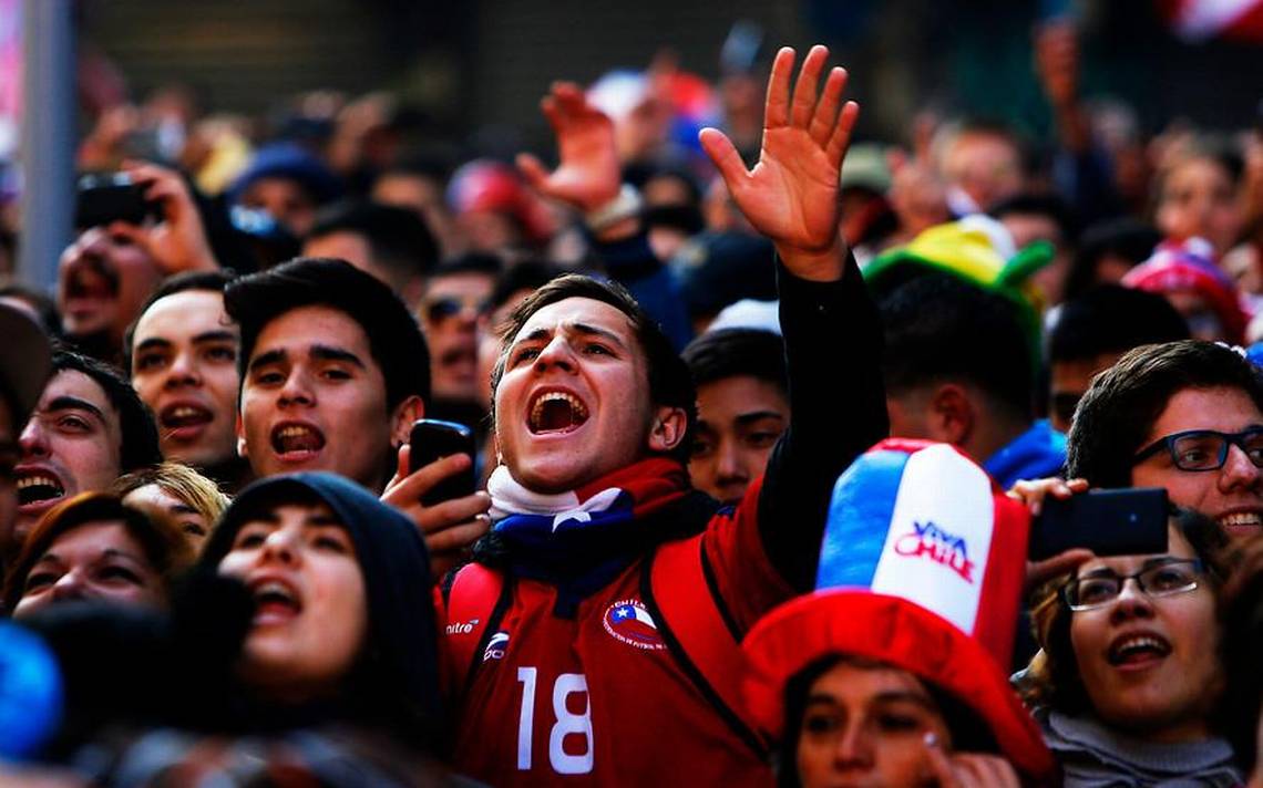 Movimiento social en el país: 42% de los chilenos siente inseguridad y 35% esperanza por lo que viene