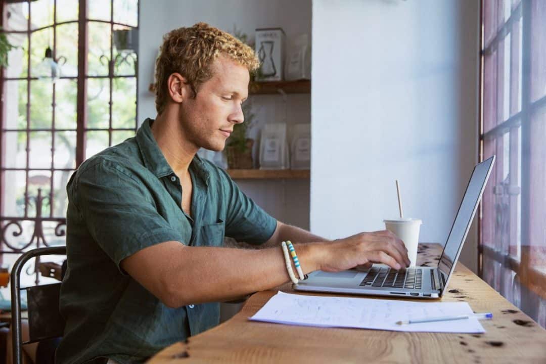 El Home office y los peligros de la sobrecarga digital para empleados y empresas