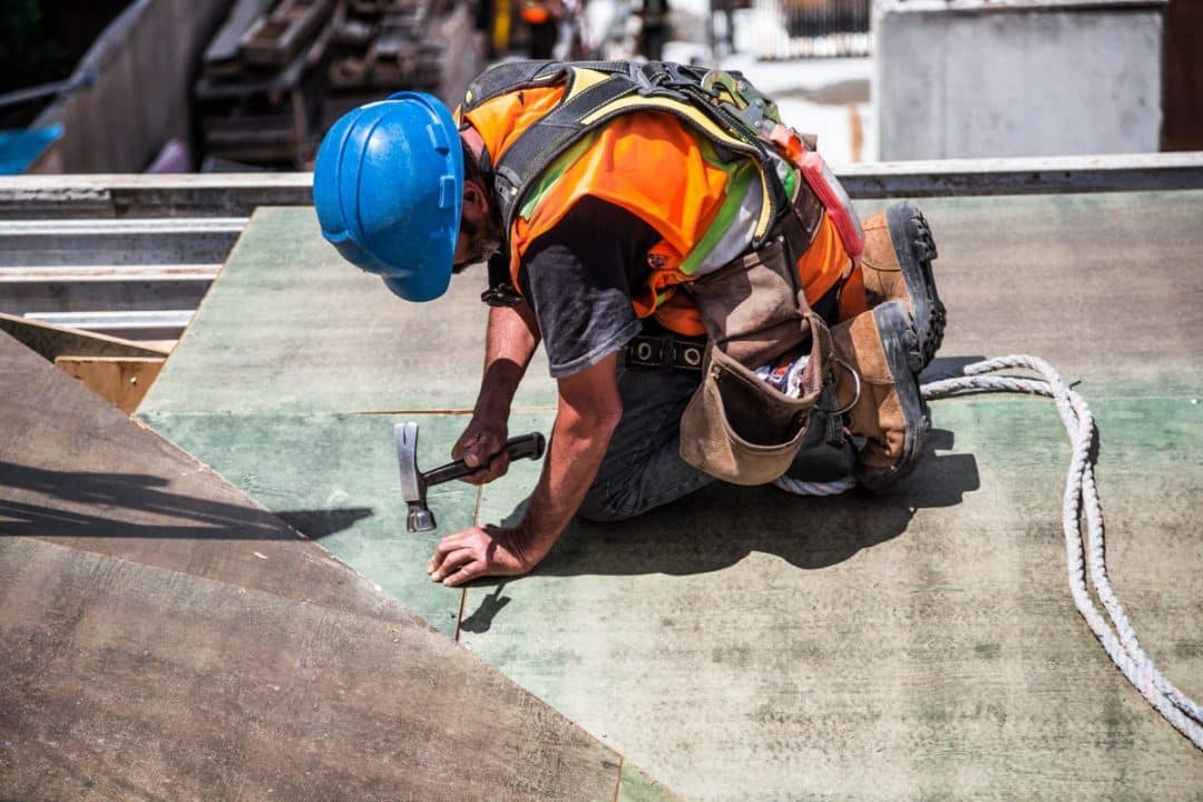 Más de 30 mil trabajadores de la construcción retomaron sus labores: Cómo protegerse con un mini- respirador