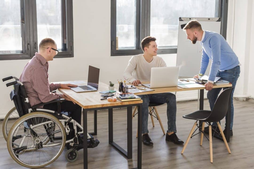 Academias, el programa que busca capacitar a personas con discapacidad involucrando al talento interno de las empresas en políticas de inclusión y diversidad