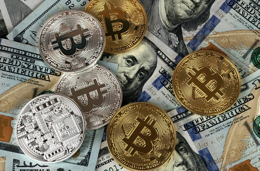 Bitcoin se mantiene arriba de los 100000 ante presión vendedora  