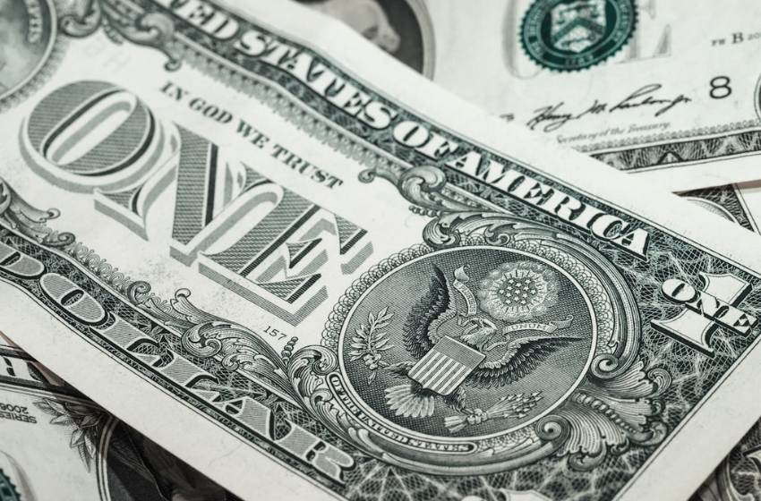  Dólar bajo presión: riesgos fiscales y negociaciones comerciales 