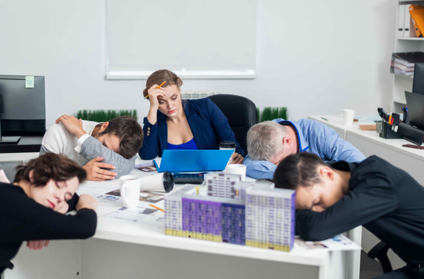  En tiempos de baja certeza laboral y emocional, el agotamiento dejó de ser individual y empezó a sentirse como síntoma colectivo