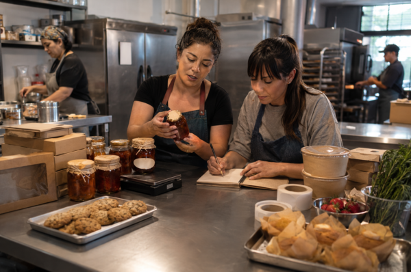 Pymes gastronómicas de Huechuraba reciben formación y apoyo