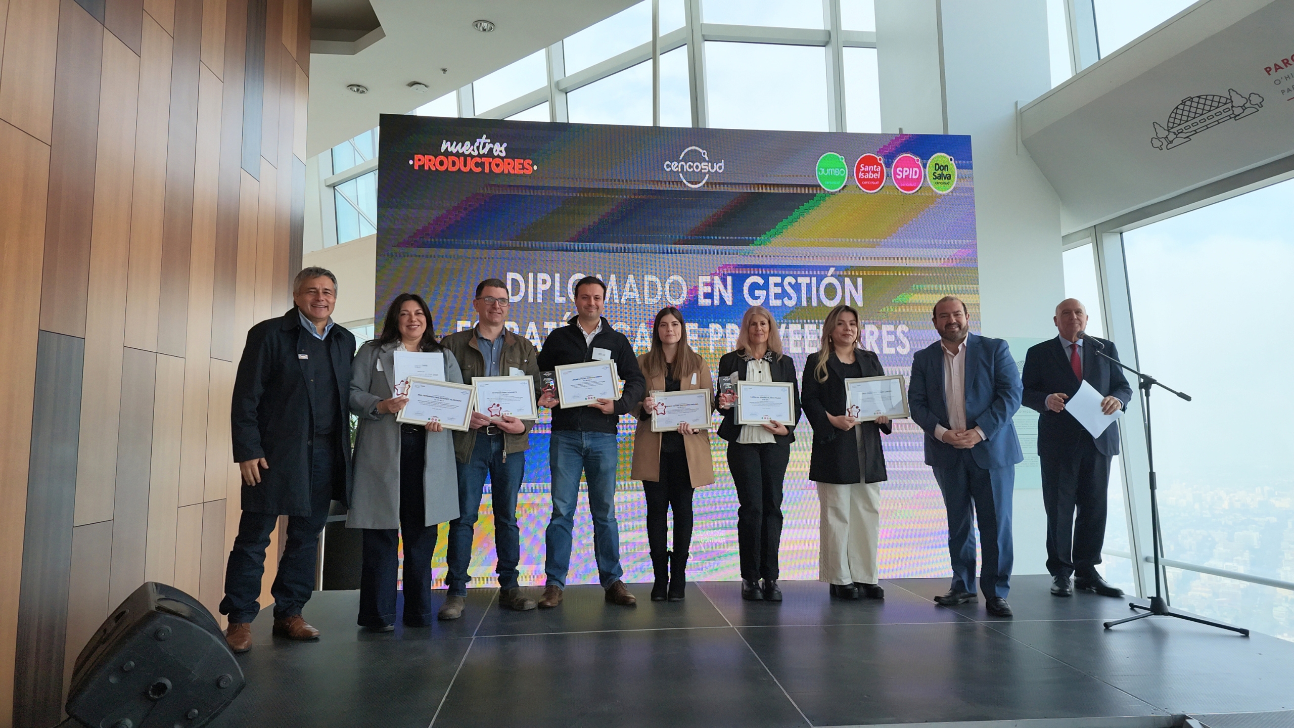 Proveedores de Cencosud graduados en la Escuela de Proveedores